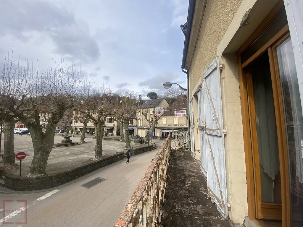 IMMEUBLE AVEC FONDS DE COMMERCE + 2 APPARTEMENTS