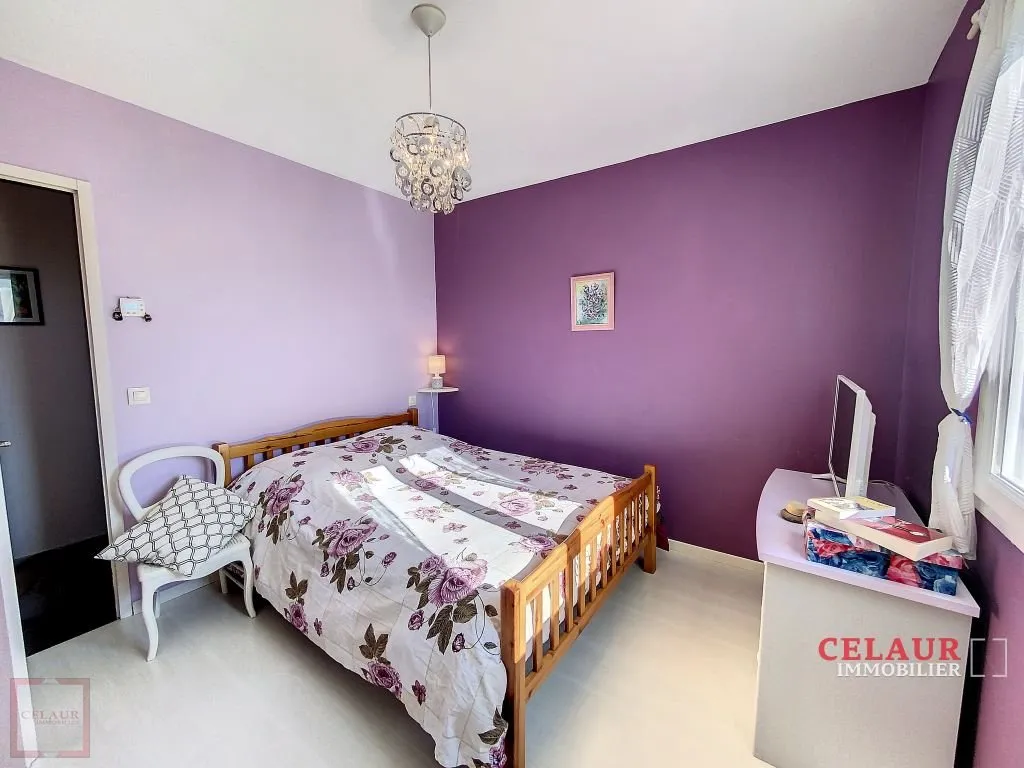 PLAIN PIED DE 2008 AVEC PISCINE ET DEPENDANCE SUR 1HA