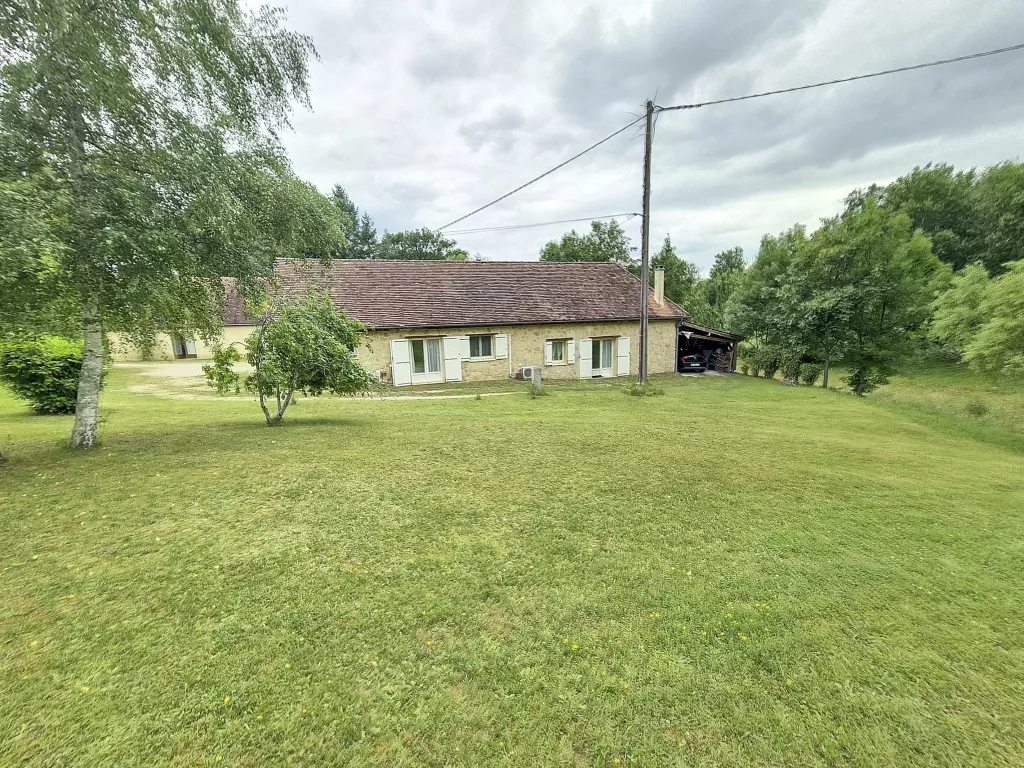 LONGERE EN PIERRES AVEC SON GITE