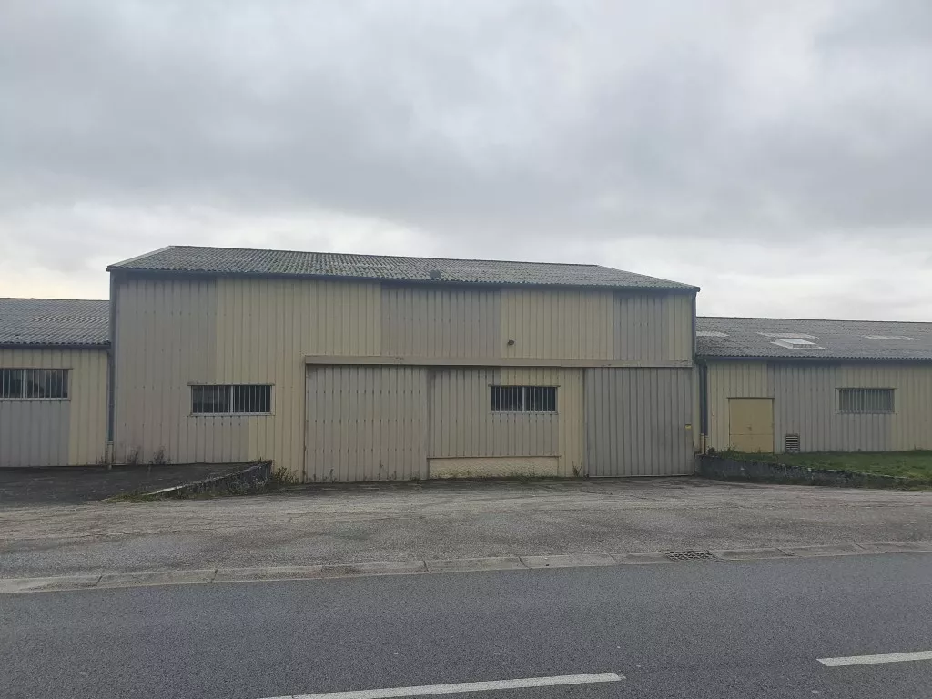 GRAND LOCAL PROFESSIONNEL