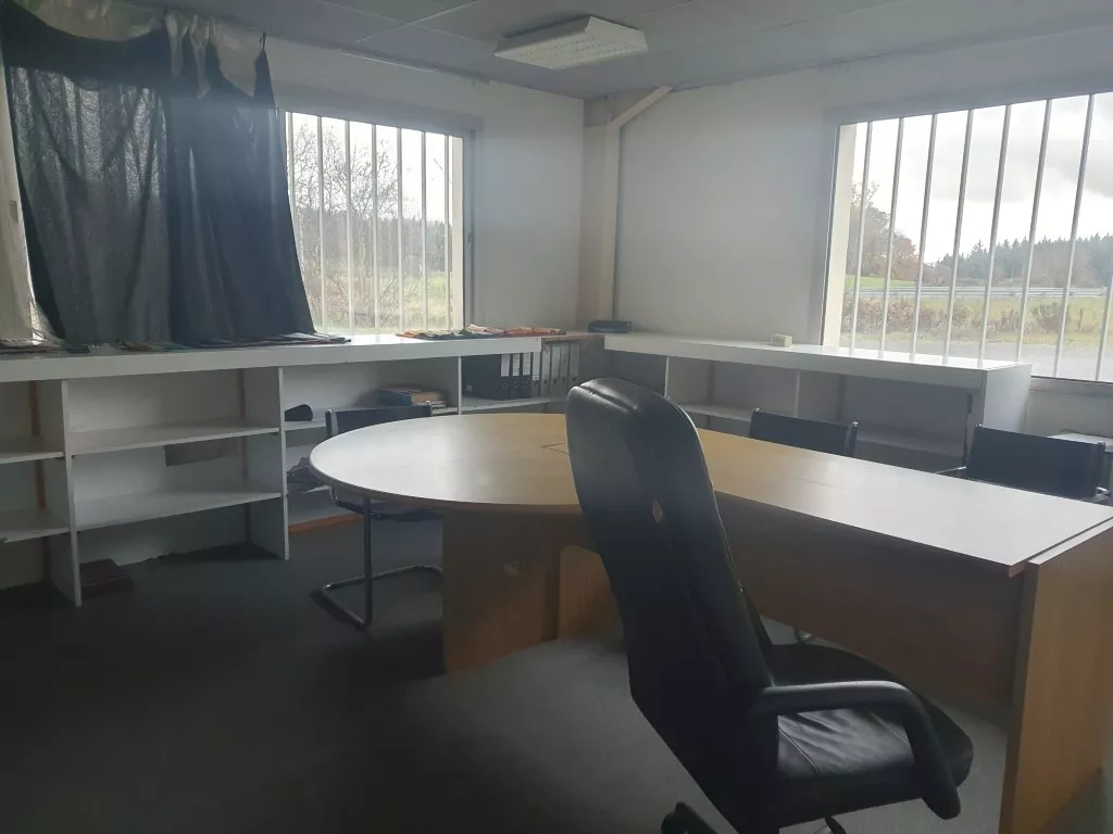 GRAND LOCAL PROFESSIONNEL