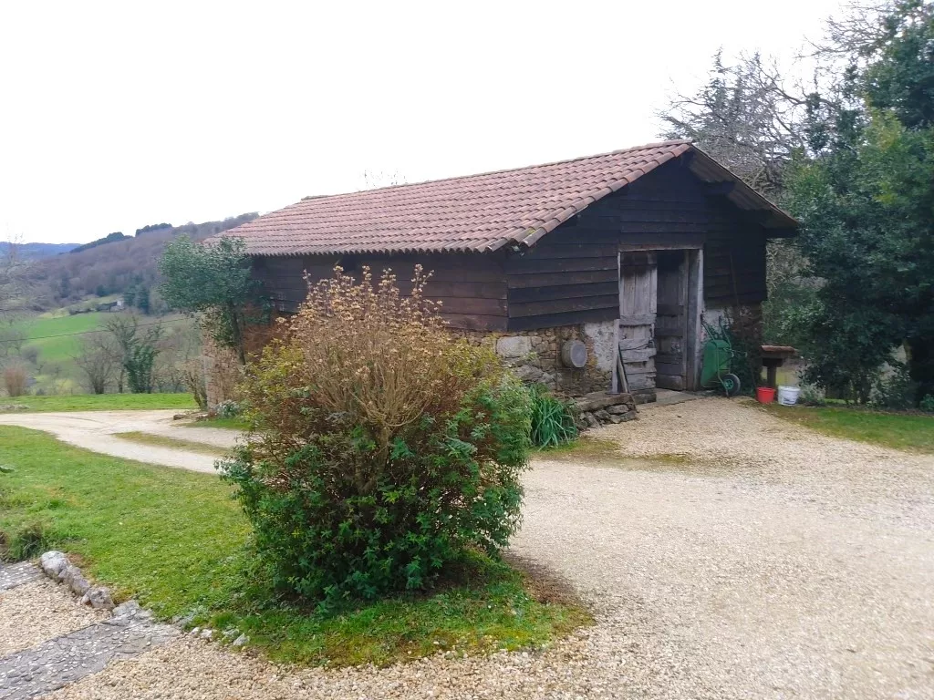 MAISON EN PIERRE ANCIENNE