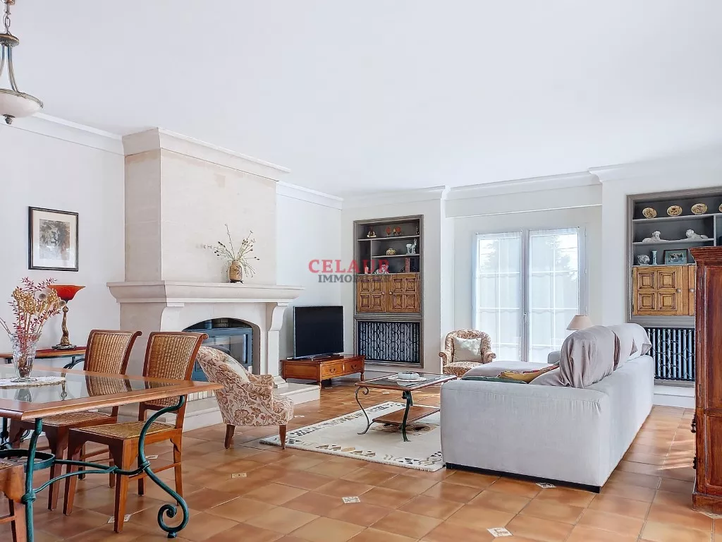 A DEUX PAS DES COMMERCES