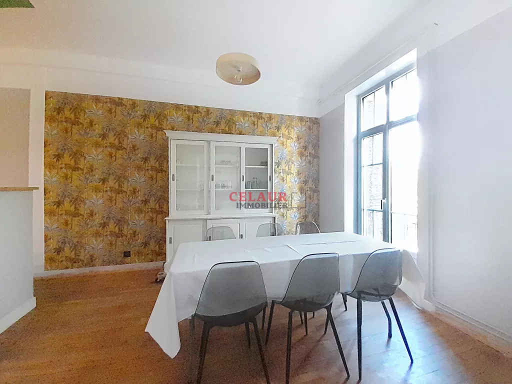 APPARTEMENT VUE SUR LA V&Eacute;Z&Egrave;RE