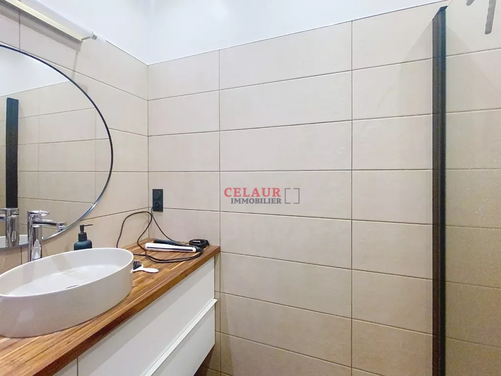 APPARTEMENT VUE SUR LA V&Eacute;Z&Egrave;RE