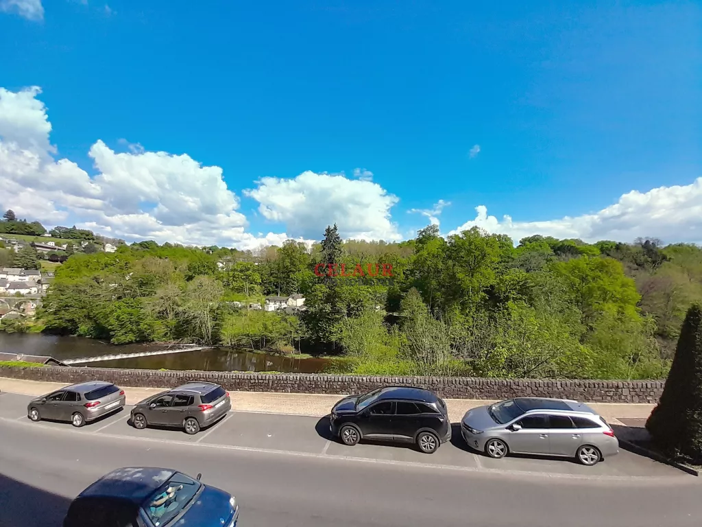 APPARTEMENT VUE SUR LA V&Eacute;Z&Egrave;RE