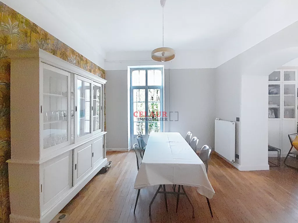 APPARTEMENT VUE SUR LA V&Eacute;Z&Egrave;RE