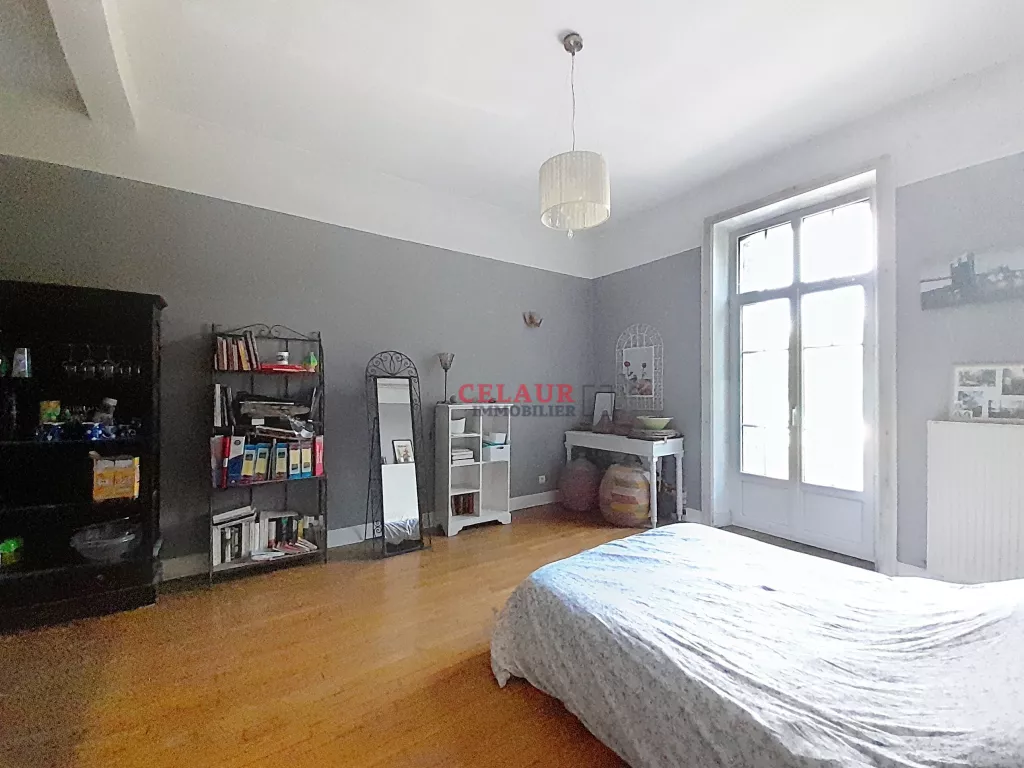 APPARTEMENT VUE SUR LA V&Eacute;Z&Egrave;RE