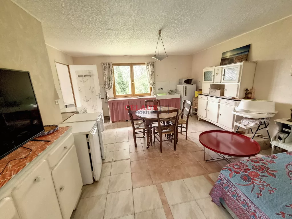 LONGERE EN PIERRES AVEC SON GITE