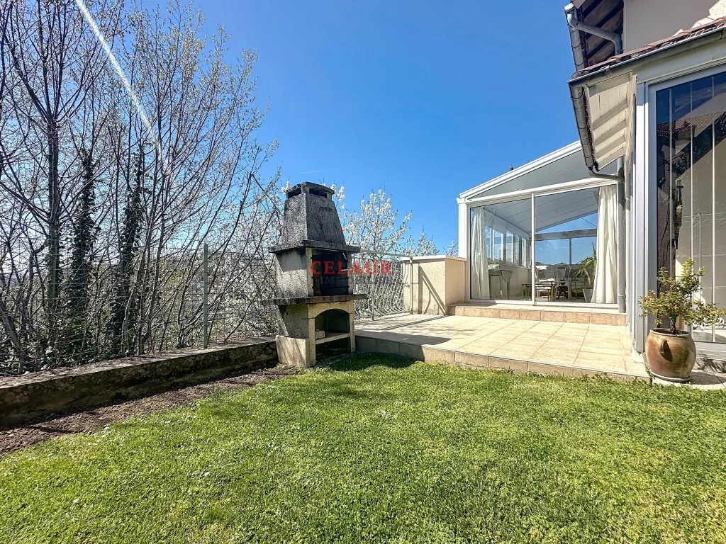 MAISON CL&Eacute; EN MAIN DANS UNE IMPASSE