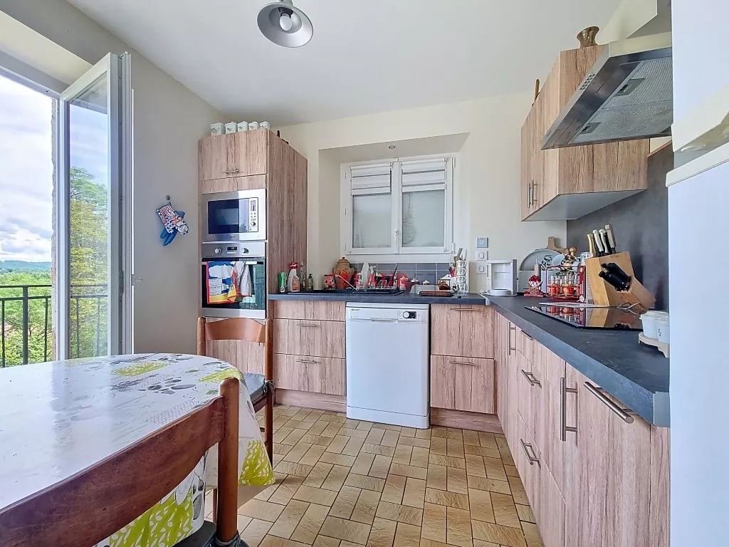 Villa en pierres s&egrave;ches avec vue panoramique .