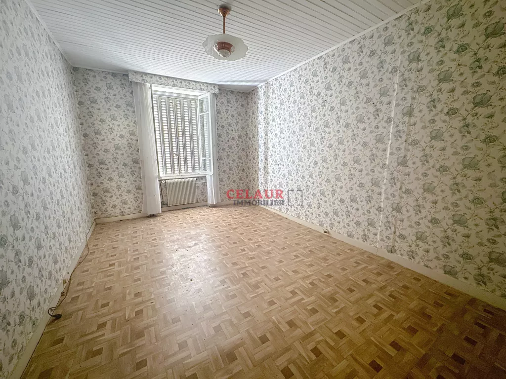 MAISON EN PIERRES AVEC TERRAINS ET DEPENDANCES