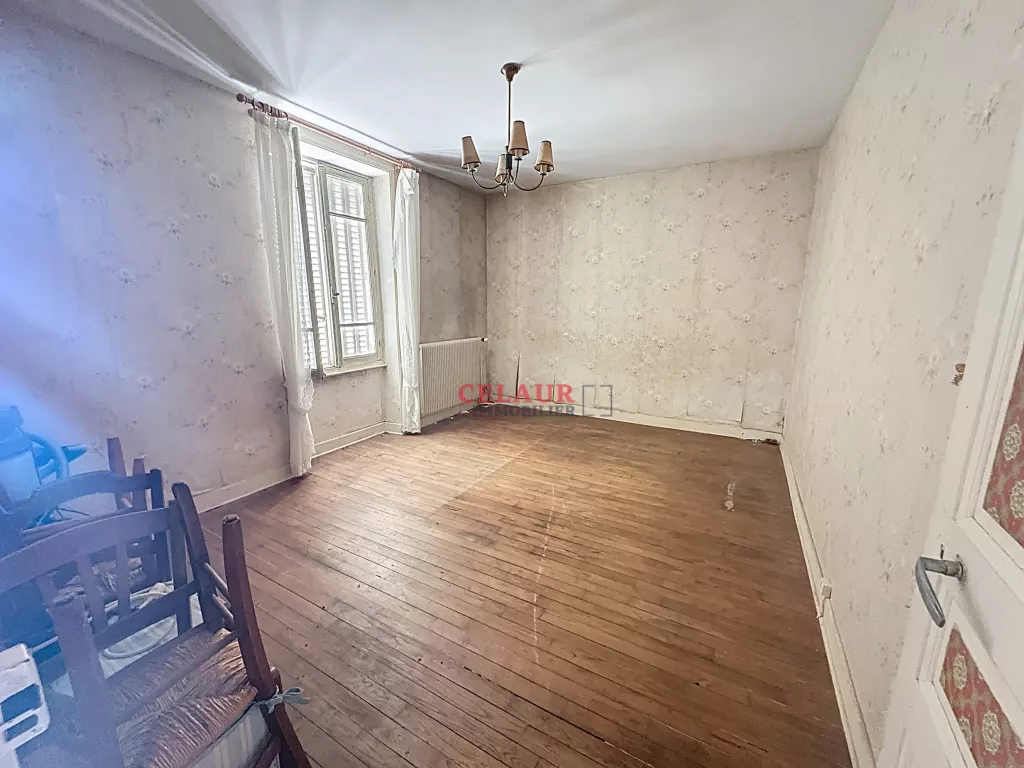 MAISON EN PIERRES AVEC TERRAINS ET DEPENDANCES