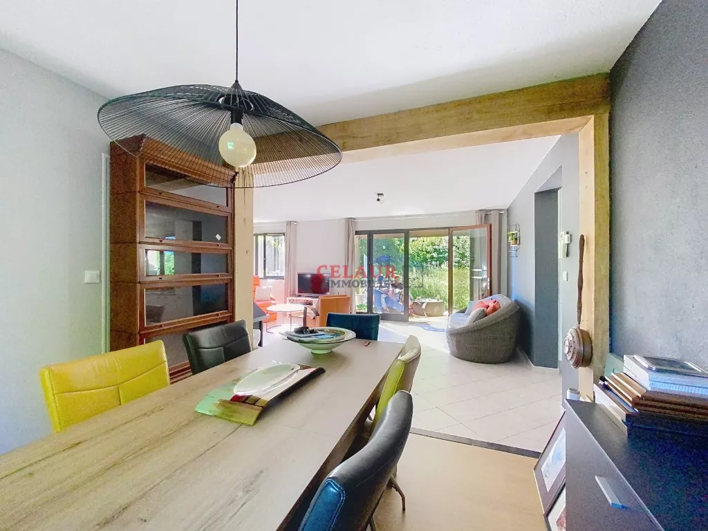 &Agrave; DEUX PAS DE SEILHAC