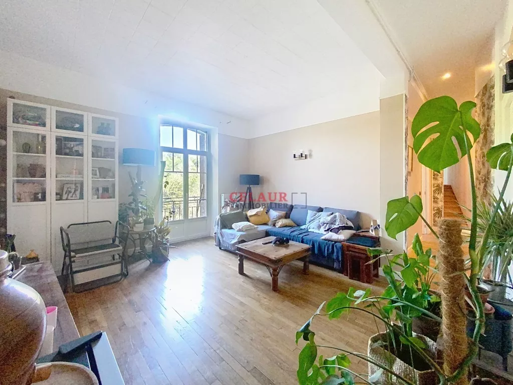APPARTEMENT VUE SUR LA V&Eacute;Z&Egrave;RE