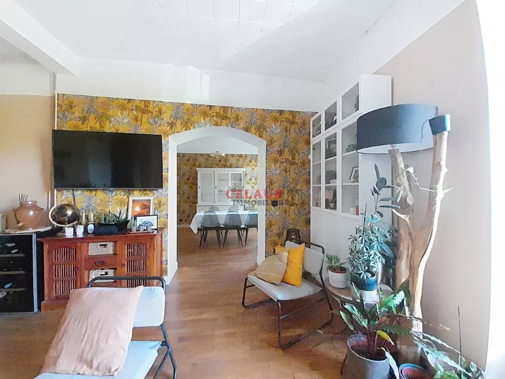 APPARTEMENT VUE SUR LA V&Eacute;Z&Egrave;RE