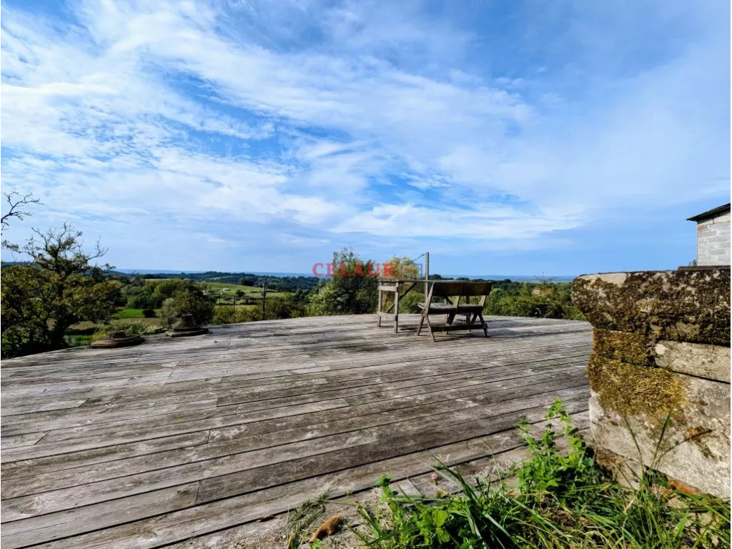 JOLIE MAISON DE VILLAGE A 10 MN DES COMMERCES