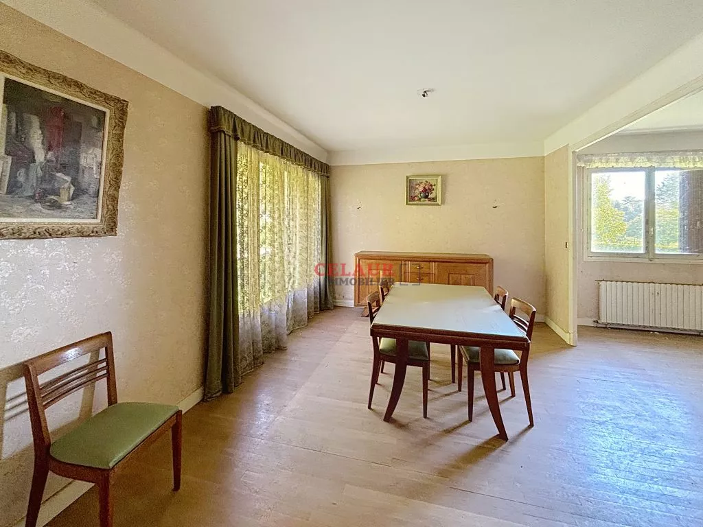 PAVILLON A RENOVER SUR 1229 M&sup2; DE JARDIN CLOS