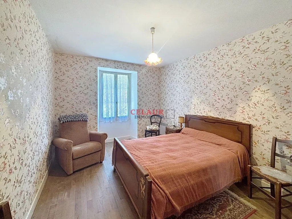 CORPS DE FERME AVEC GITE ET DEPENDANCES SUR 8 HA