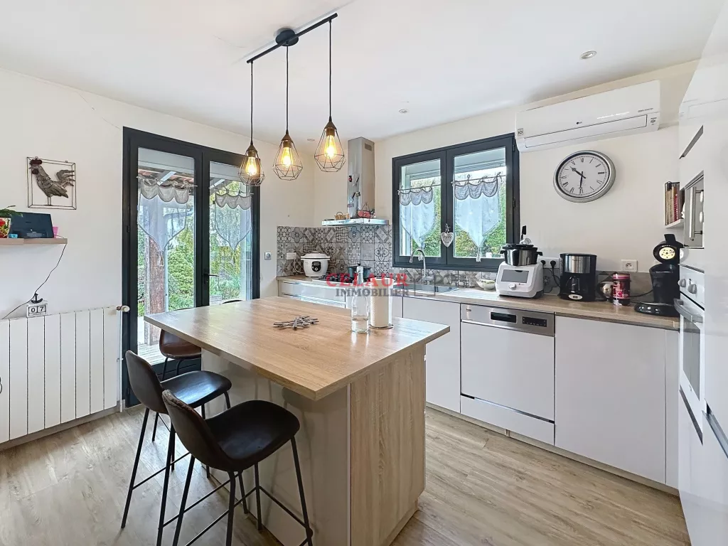 MAISON AVEC PISCINE ET D&Eacute;PENDANCE &Agrave; 15 MINUTES DE TULLE