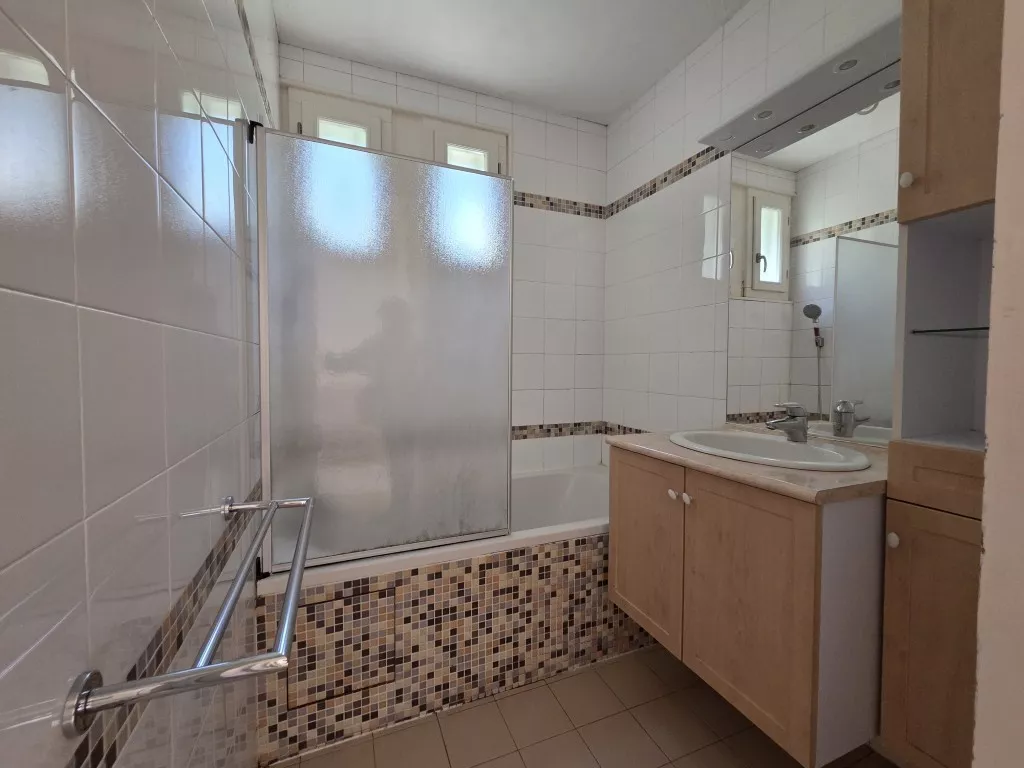 MAISON LUMINEUSE AVEC VUE