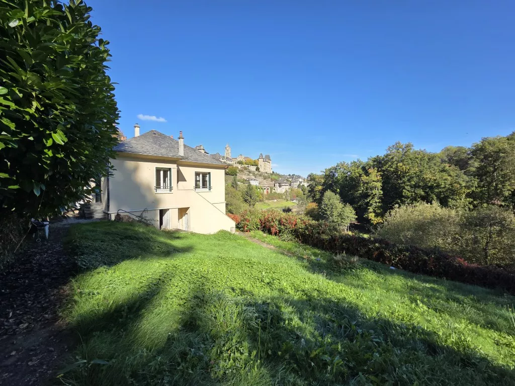 MAISON LUMINEUSE AVEC VUE