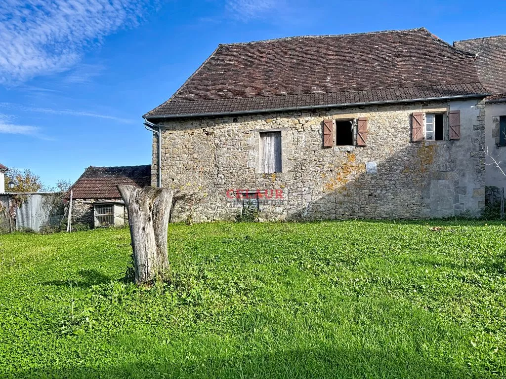 MAISON DE VILLAGE AVEC JARDIN A RESTAURER