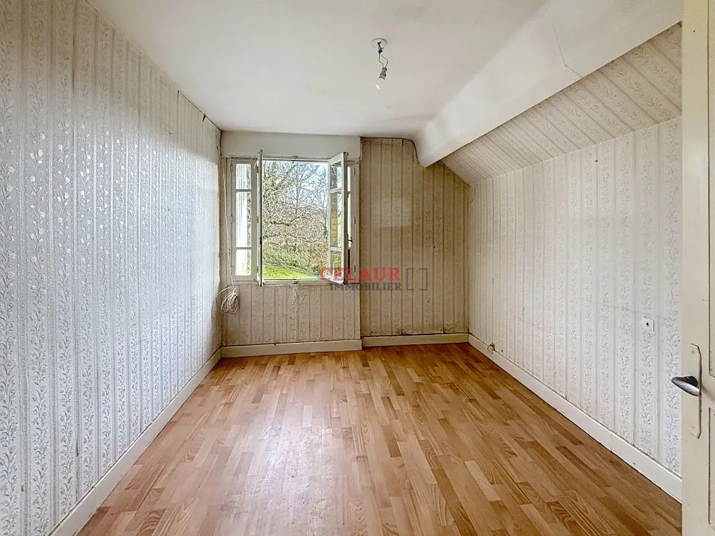 IMMEUBLE DE 2 APPARTEMENTS AVEC JARDIN