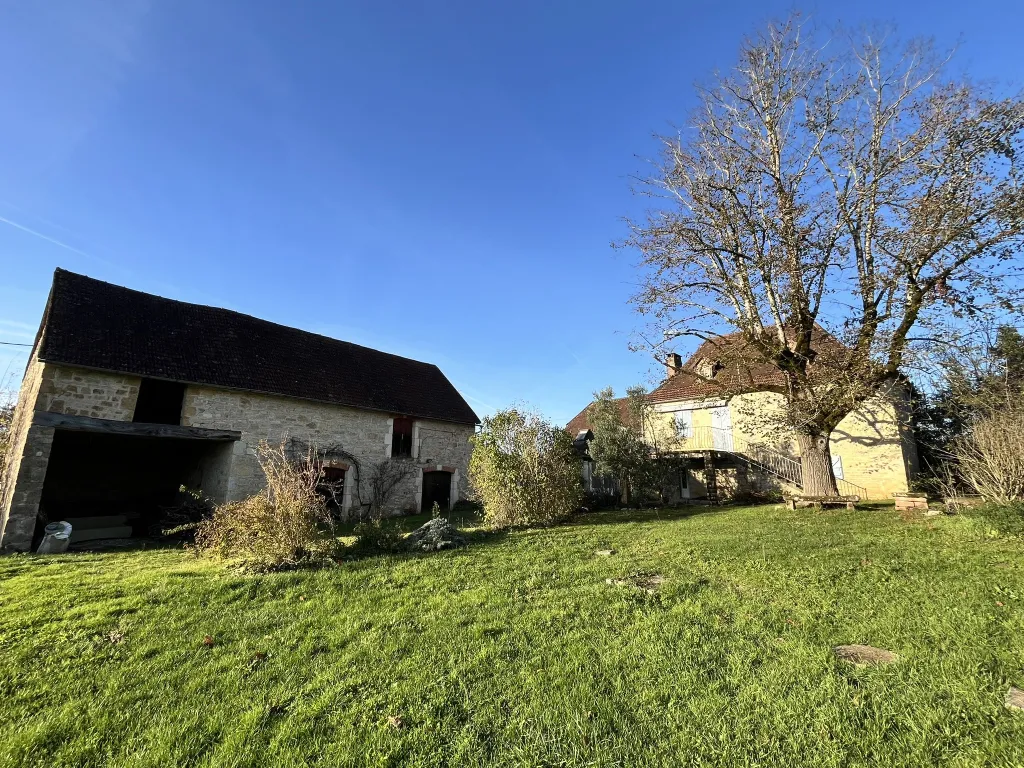 MAISON EN PIERRE ET SA GRANGE -