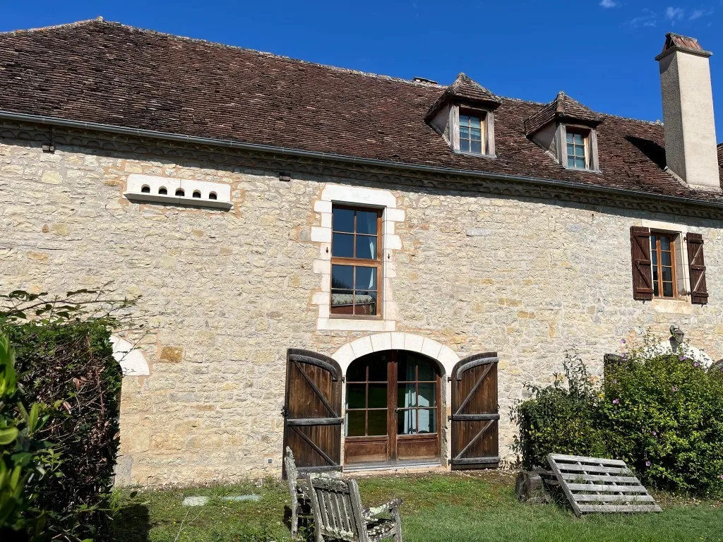 VASTE PROPRIETE EN PIERRE AVEC PISCINE