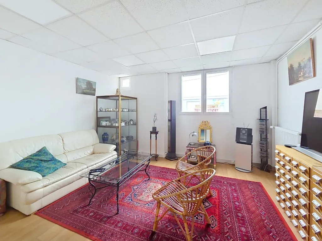 Maison avec grand atelier-garage