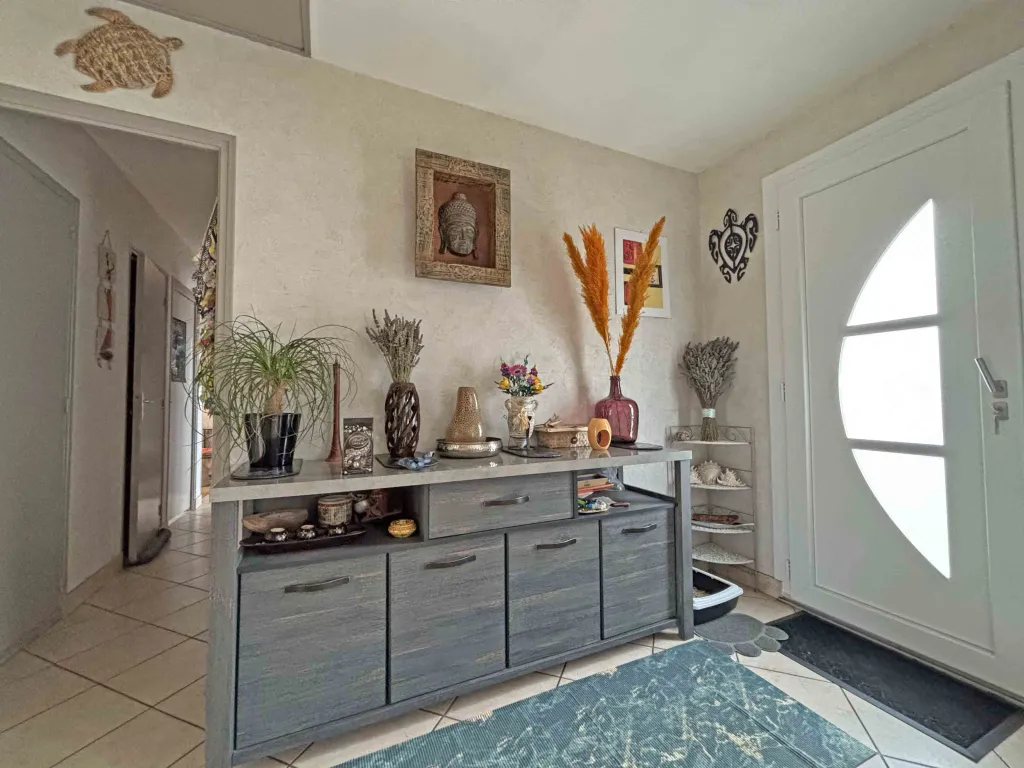 Maison avec garage et jardin