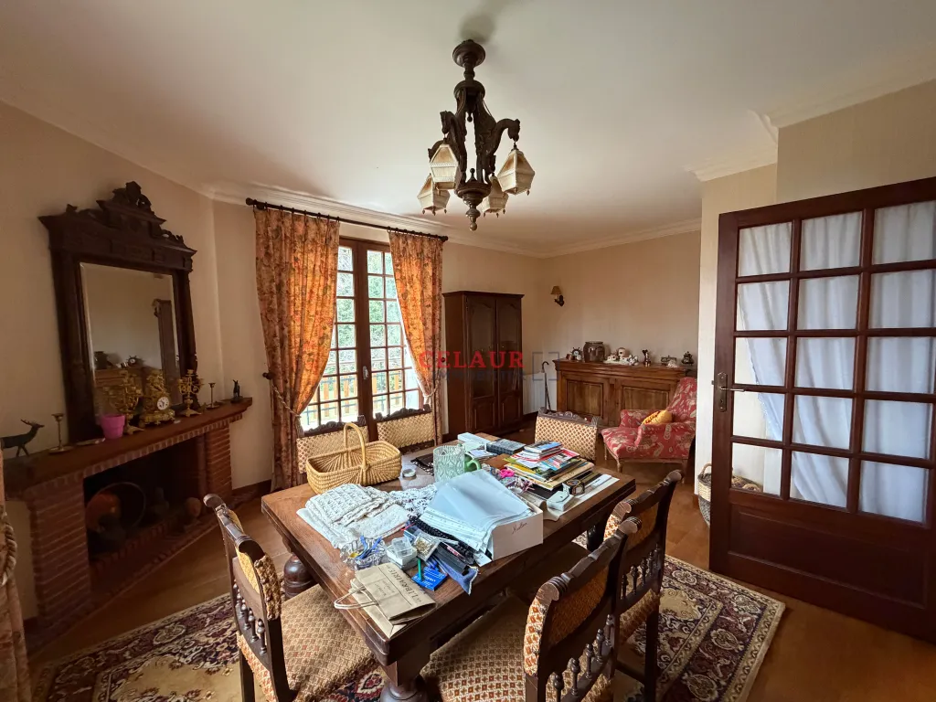 Maison de bourg en campagne avec garage et terrain