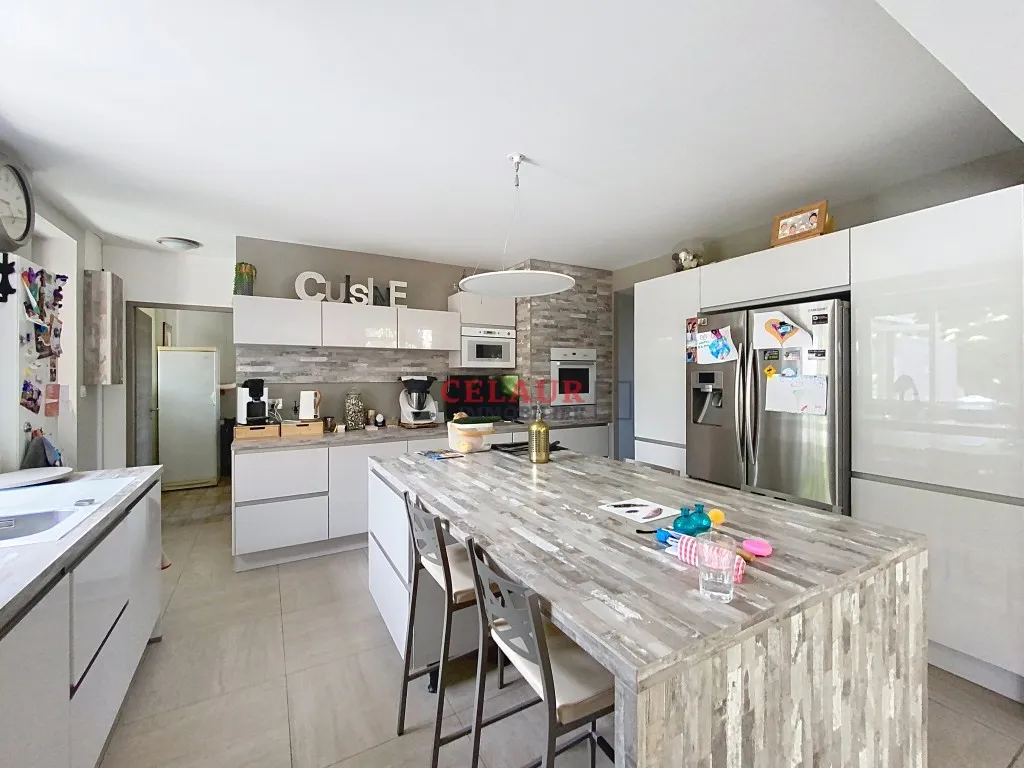 Maison de 6 pi&egrave;ces de 243 m&sup2; &agrave; Lubersac