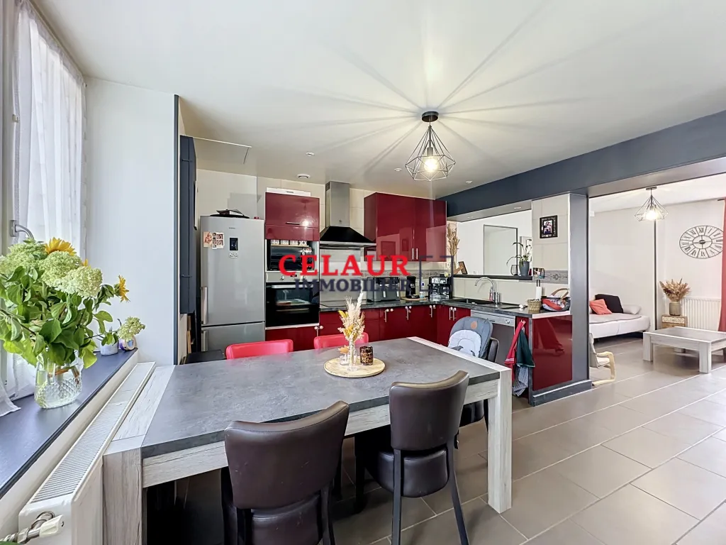MAISON DE BOURG R&Eacute;NOV&Eacute;E &Agrave; LAGUENNE