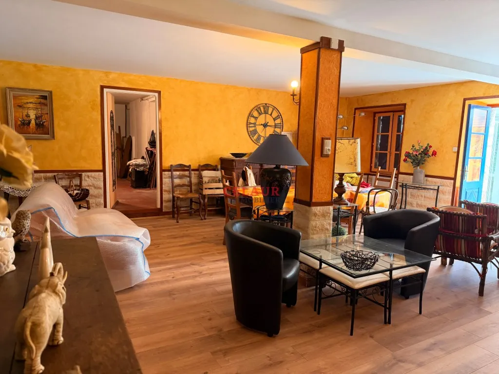 Maison en pierre avec grange