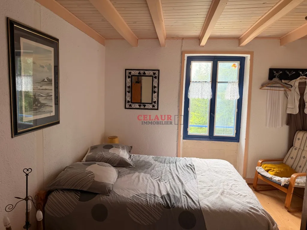Maison en pierre avec grange
