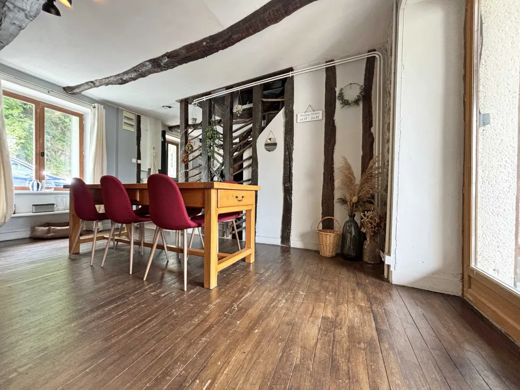 Maison en pierres avec jardin