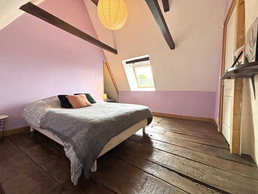 Maison en pierres avec jardin
