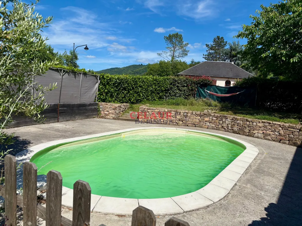 Pavillon proche du centre ville avec piscine