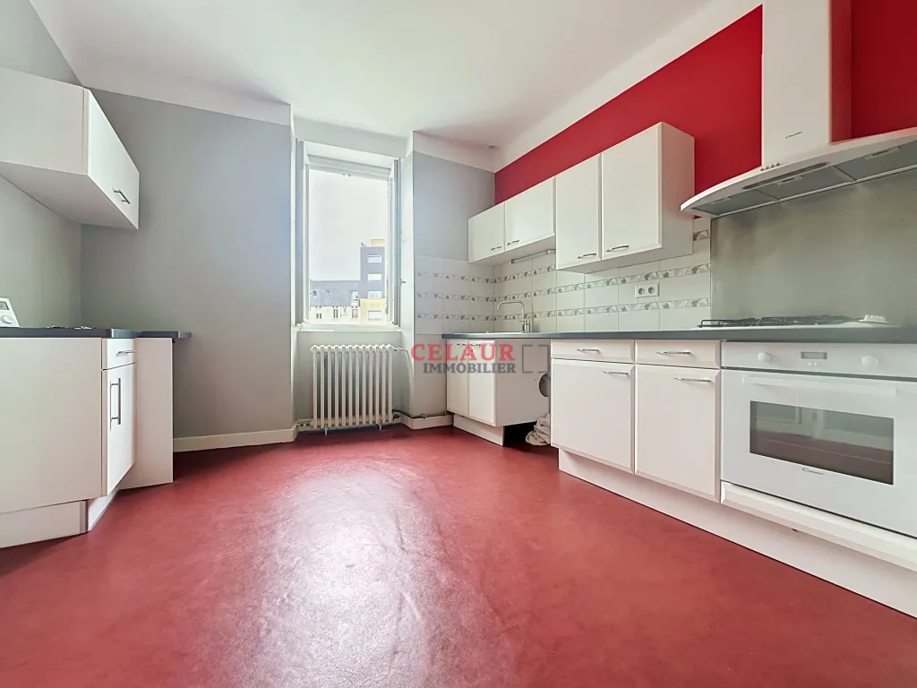 APPARTEMENT AVEC GARAGE ET JARDIN