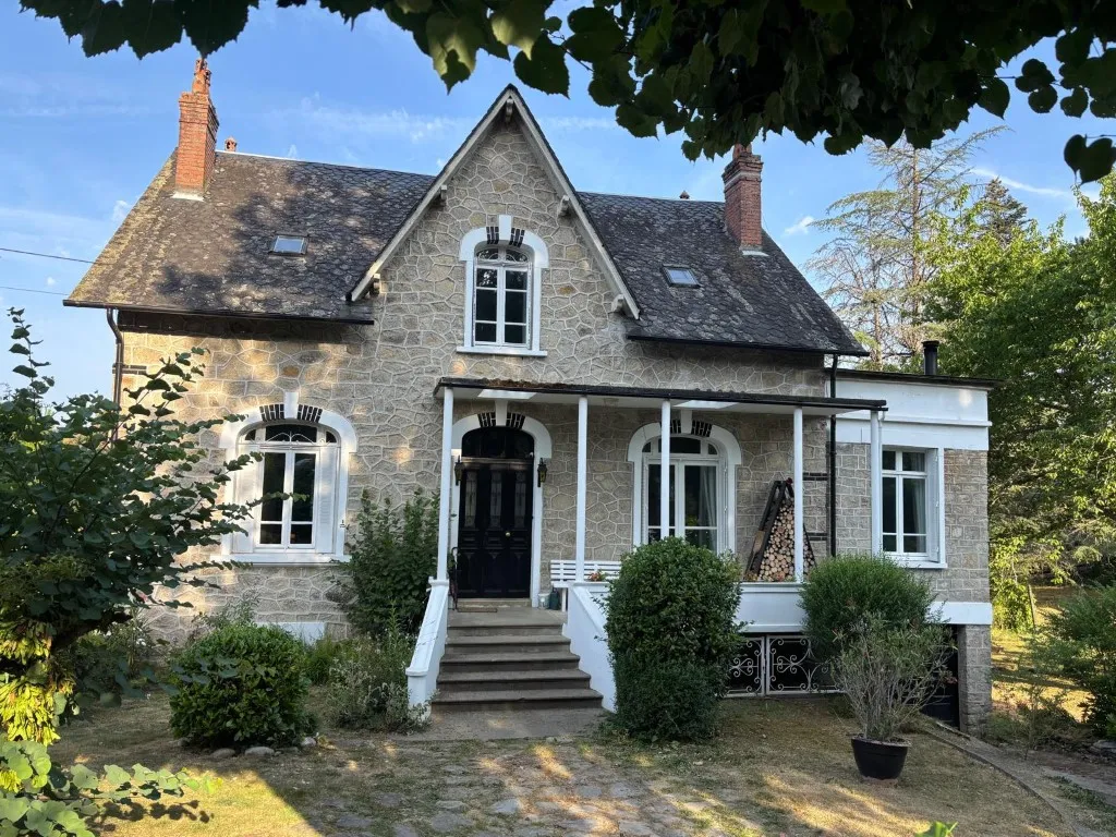 JOLIE MAISON de VILLE...