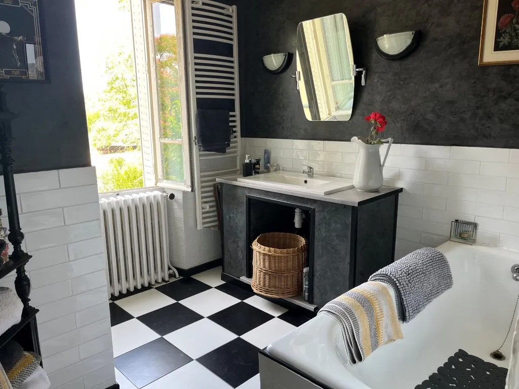 JOLIE MAISON de VILLE...