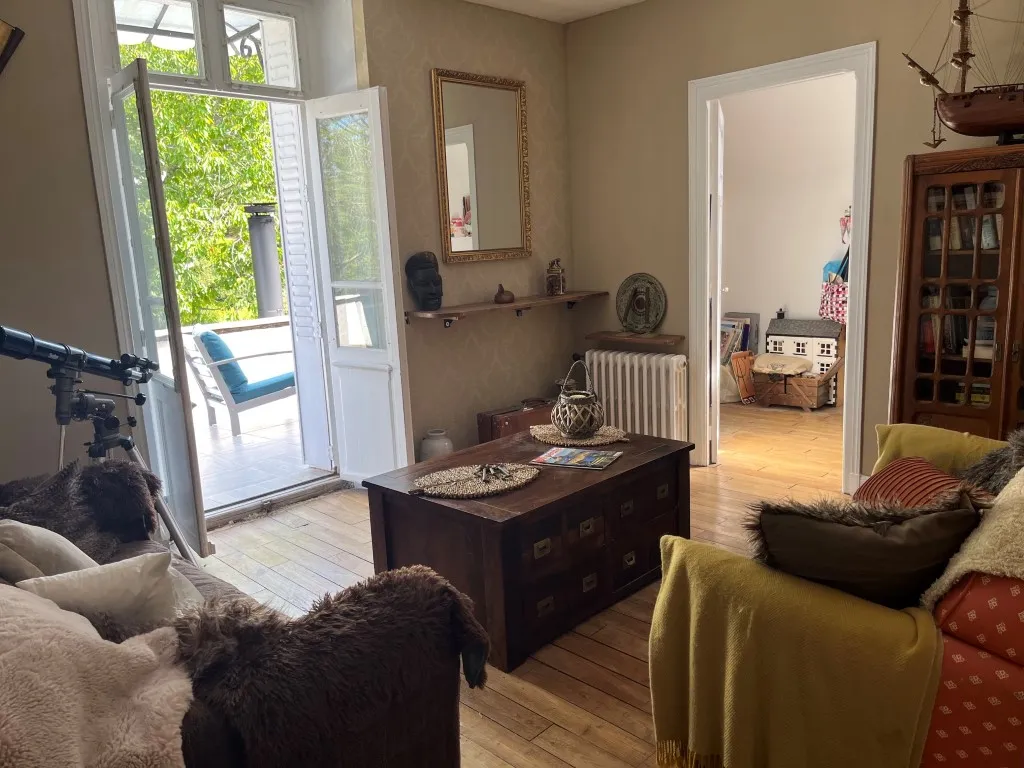 JOLIE MAISON de VILLE...